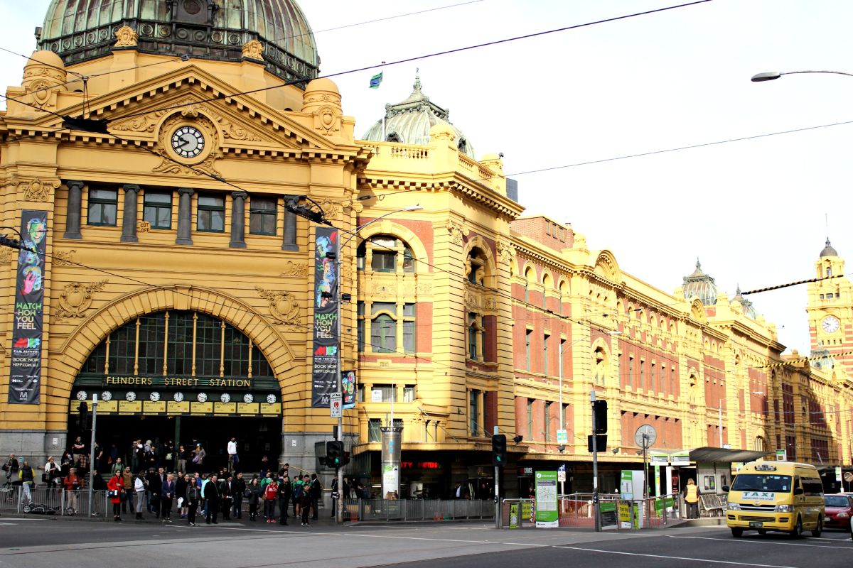 melbourne travel flinders street station building architecture