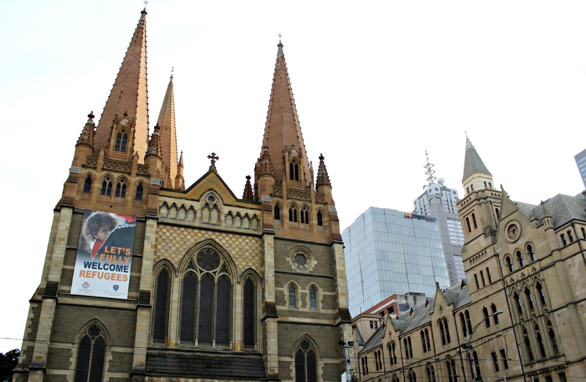 melbourne travel building St Paul's Cathedral