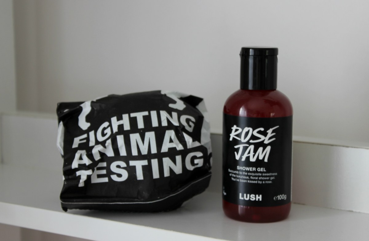 lush cosmetics rose jam bath bomb