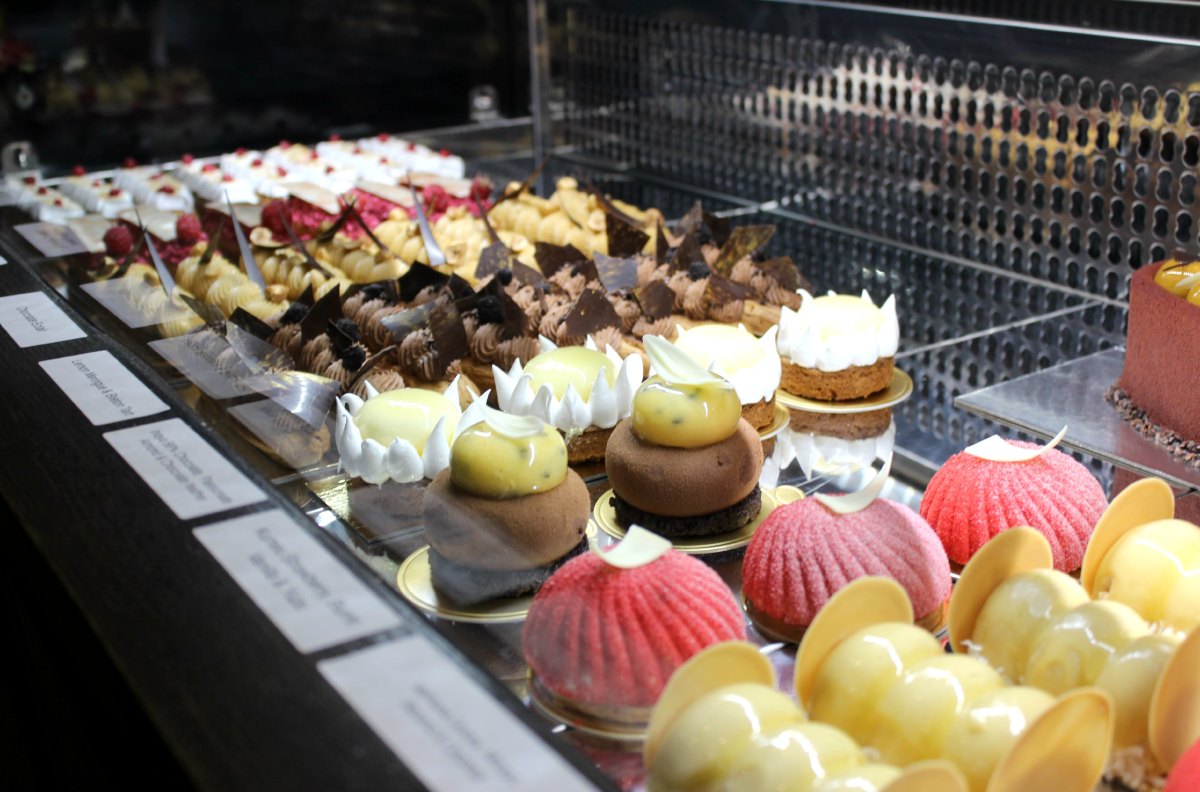 miann auckland desserts eclair gateaux chocolate