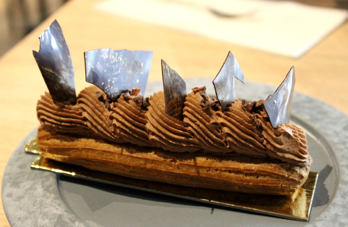 miann auckland dessert eclair chocolate